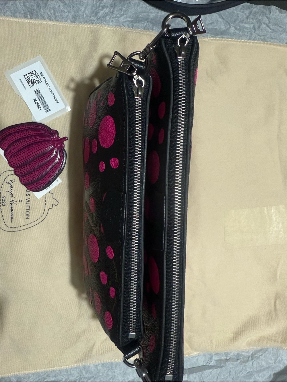 Limited edition Louis Vuitton Black Leather Crossbody with Hot Pink Polka Dots - Picture 6 of 10